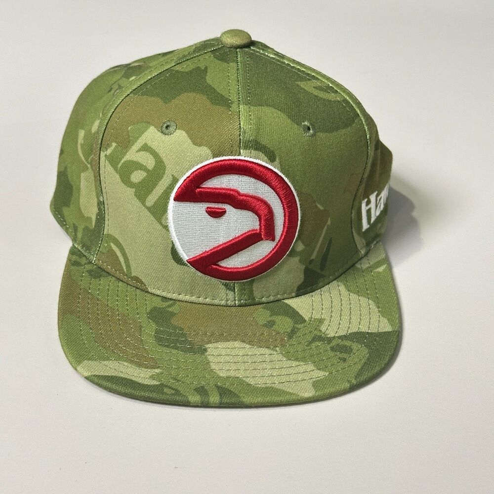 Mitchell & Ness Atlanta Hawks Green Camo Stretch Fitted Hat Cap Size S/M NBA